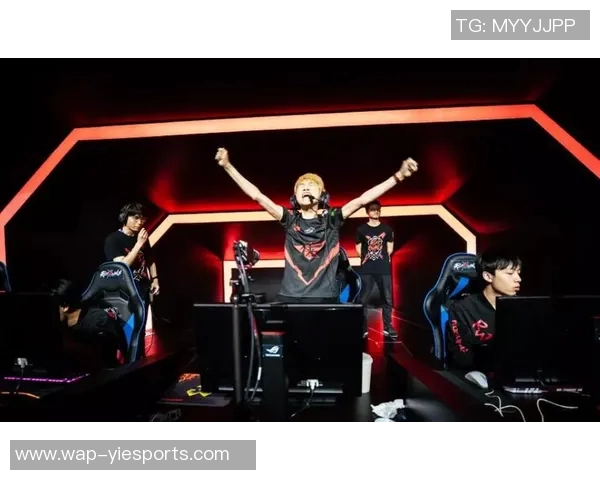 FPX战队在S15洲际赛中的转型之路与未来展望分析 FPX战队在S15洲际赛中的转型之路与未来展望分析